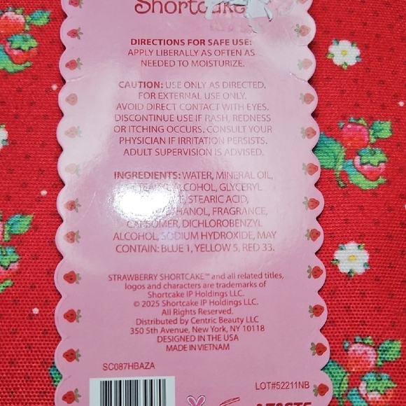 Strawberry Shortcake Hand Cream Set with Pouch - Picture 4 of 6